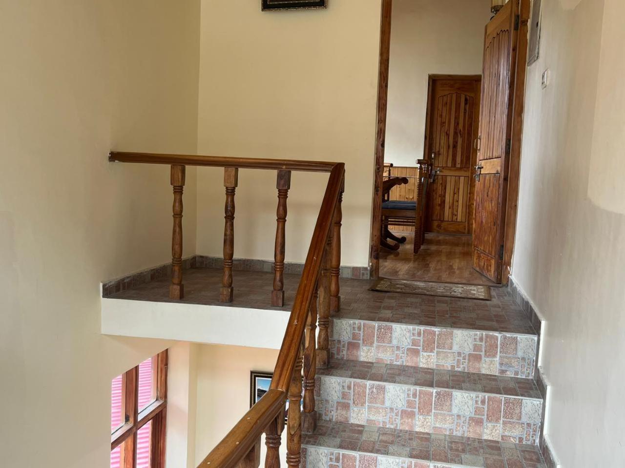 Mrikula Cottage Manāli Buitenkant foto