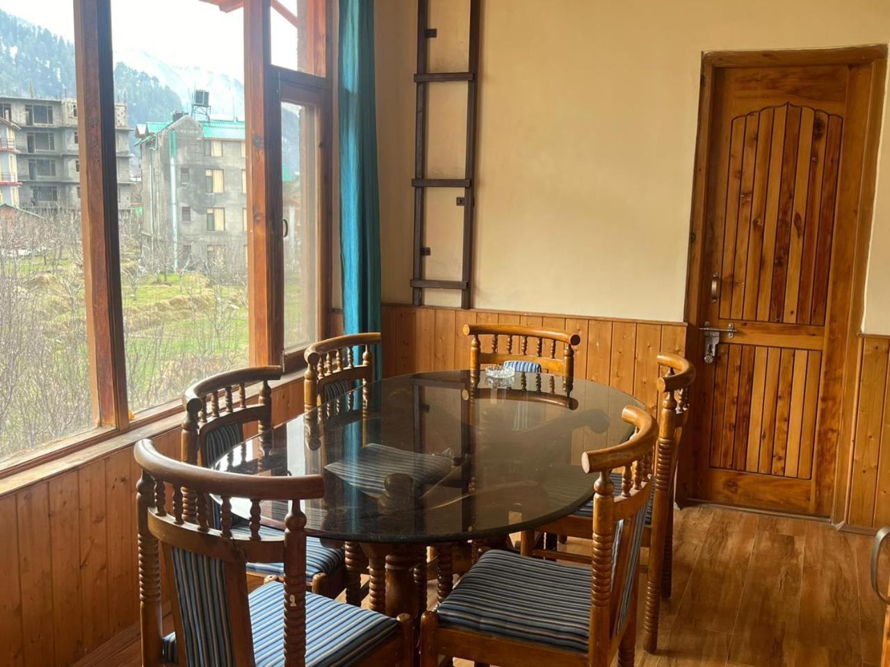 Mrikula Cottage Manāli Buitenkant foto
